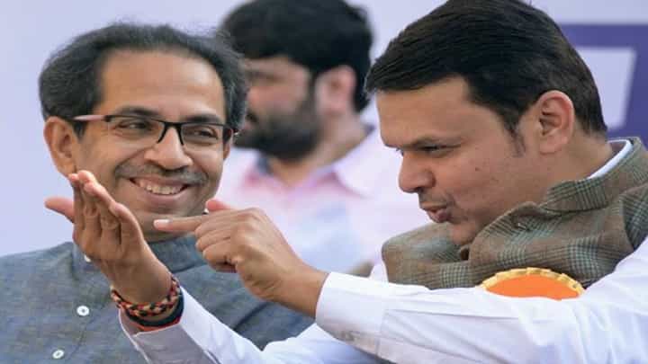 ठाकरे-फडणवीस भेटीवर संजय राऊत म्हणाले, '...त्या न भरून येणाऱ्या जखमा' ठाकरे-फडणवीस भेटीवर संजय राऊत म्हणाले, '...त्या न भरून येणाऱ्या जखमा'