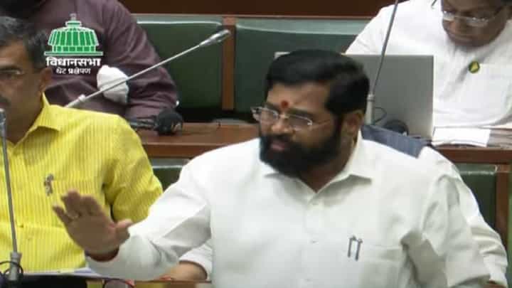 खोके, मिंधे अन् गद्दार बोलणं कुठल्या कायद्यात बसतं?, सभागृहात मुख्यमंत्री म्हणाले... खोके, मिंधे अन् गद्दार बोलणं कुठल्या कायद्यात बसतं?, सभागृहात मुख्यमंत्री म्हणाले...