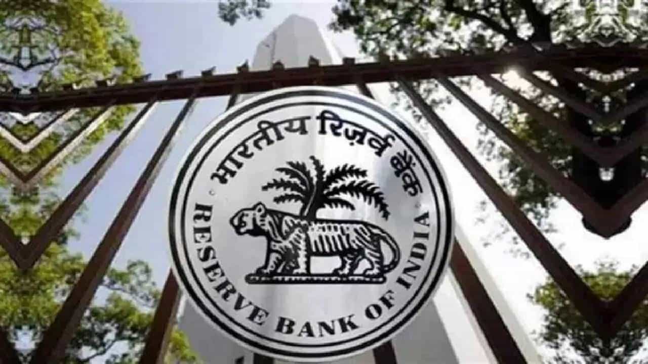 RBI Repo Rate : अमेरिकेच्या पावलावर आरबीआयचं पाऊल? ईएमआयचा बोजा वाढणार का