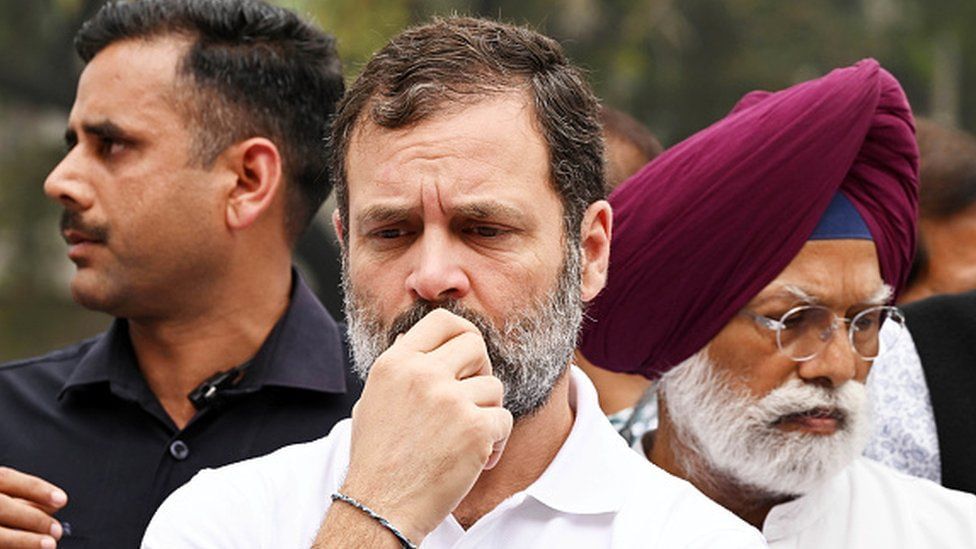 एप्रिल महिन्यात होऊ शकते वायनाड लोकसभेची पोट निवडणूक, राहूल यांची खासदारकी जाताच निवडणूक आयोगाची हालचाल सुरू एप्रिल महिन्यात होऊ शकते वायनाड लोकसभेची पोट निवडणूक, राहूल यांची खासदारकी जाताच निवडणूक आयोगाची हालचाल सुरू
