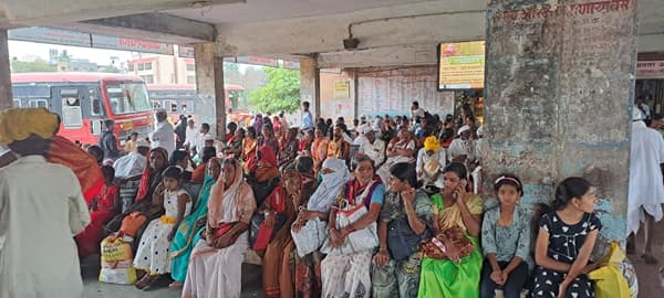 एसटीच्या हाफ तिकीटाचा सुमारे 75 लाख महिलांनी घेतला लाभ, आठवडाभरात 20 कोटीचे उत्पन्न