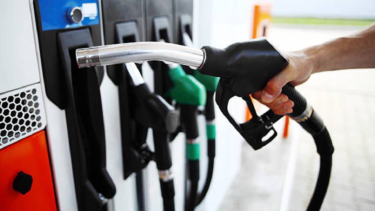 Petrol Diesel Price Today : कच्चे तेल घसरले, 308 दिवसांपासून तर दिलासा, आजचा पेट्रोल-डिझेलचा भाव काय
