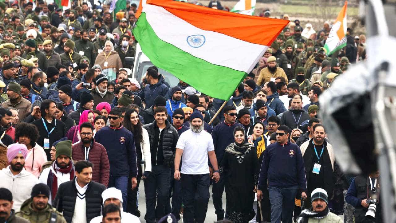 राहुल गांधी यांना लोकांचा मिळणारा पाठिंबा पाहून कारवाई केली; सोलापुरात काँग्रेस आक्रमक