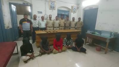 रेल्वेतून फुकट प्रवास करायचे, लूट करण्याची भयानक पद्धत; रेल्वे पोलिसांच्या कारवाईत समोर आली धक्कादायक बाब