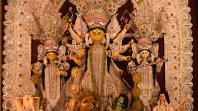 Chaitra Navratri : शत्रूपासून रक्षण करते देवी कुष्मांडा, शक्ती आणि आरोग्यासाठी अशा प्रकारे करा आराधना