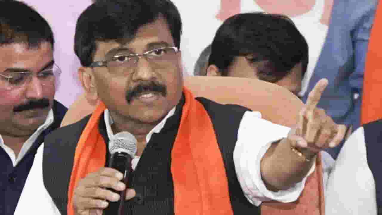 'त्यांना खोक्याखाली चिरडायचंय', संजय राऊत यांचा मालेगावात कुणावर हल्लाबोल? 'त्यांना खोक्याखाली चिरडायचंय', संजय राऊत यांचा मालेगावात कुणावर हल्लाबोल?