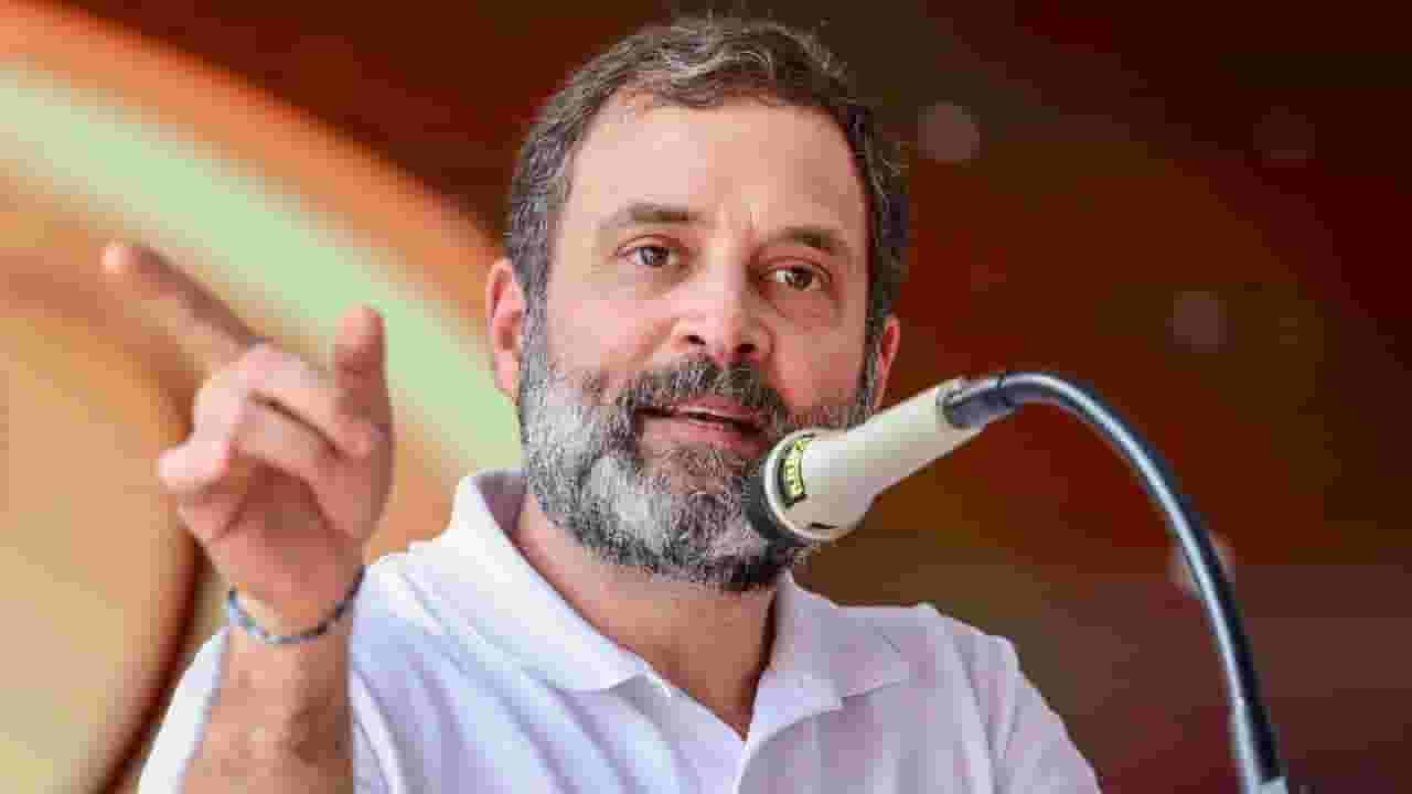 राहुल गांधी यांच्यावरील कारवाईचा खासदारांकडून निषेध; 'ही' कृती करत निषेध नोंदवणार राहुल गांधी यांच्यावरील कारवाईचा खासदारांकडून निषेध; 'ही' कृती करत निषेध नोंदवणार