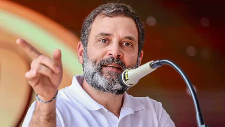 माफीच्या मुद्द्यावर राहुल गांधी म्हणाले, माझं नाव सावरकर नाही, माझं नाव गांधी... माफीच्या मुद्द्यावर राहुल गांधी म्हणाले, माझं नाव सावरकर नाही, माझं नाव गांधी...