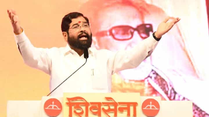 पक्ष अन् चिन्ह मिळावं म्हणून साकडं घातलं होतं, आता नवस फेडायला अयोध्येला चाललोय पक्ष अन् चिन्ह मिळावं म्हणून साकडं घातलं होतं, आता नवस फेडायला अयोध्येला चाललोय