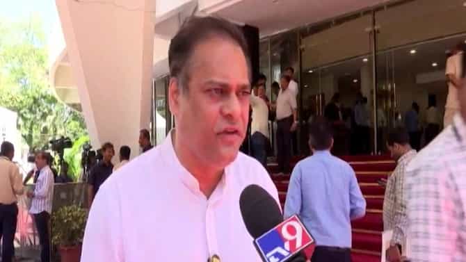 मुंबई महापालिकेवरून राजकारण पेटलं, कॅगच्या अहवालात सत्ताधाऱ्यांवर ठपका, मुंबईचा कोपरा न् कोपरा विकून खाल्ला, भाजपचे गंभीर आरोप