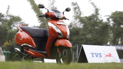 TVS ची ही स्कुटर ठरली सेगमेंटमध्ये नंबर वन, विक्रीचा आकडा थक्क करणारा!