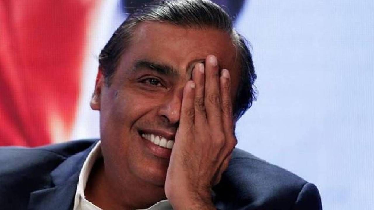 Mukesh Ambani : खिशात नसते दमडी, क्रेडिट कार्डची तर बातच सोडा, जगातील धनाढ्याची काही औरच कथा! Mukesh Ambani : खिशात नसते दमडी, क्रेडिट कार्डची तर बातच सोडा, जगातील धनाढ्याची काही औरच कथा!