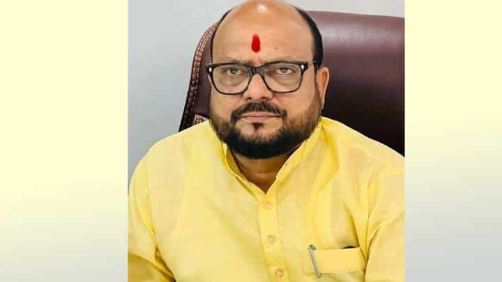 जे पोलीस आधी पकडायचे ते आता संरक्षण करायला माझ्या मागे असतात; शिवसेनेच्या मंत्र्याचं वक्तव्य जे पोलीस आधी पकडायचे ते आता संरक्षण करायला माझ्या मागे असतात; शिवसेनेच्या मंत्र्याचं वक्तव्य