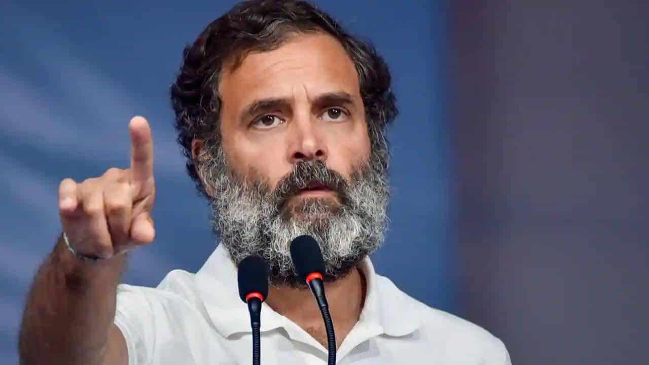 राहुल गांधींच्या अपात्रतेविरोधात काँग्रेसचं सत्याग्रह