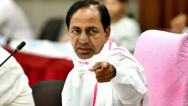 अरे हमारा नेता कैसा हो?...; के. चंद्रशेखर राव यांच्या स्वागतासाठी नांदेडमध्ये बॅनर अरे हमारा नेता कैसा हो?...; के. चंद्रशेखर राव यांच्या स्वागतासाठी नांदेडमध्ये बॅनर