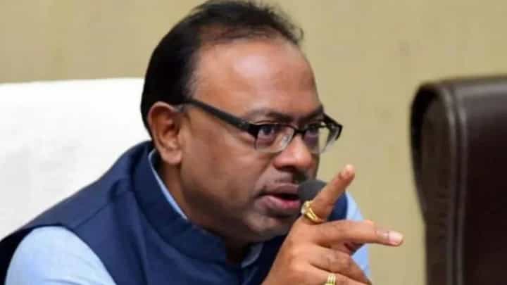 डिपॉझिट जप्त करायचं असेल तर..., चंद्रशेखर बावनकुळे यांच अजित पवारांना चॅलेंज डिपॉझिट जप्त करायचं असेल तर..., चंद्रशेखर बावनकुळे यांच अजित पवारांना चॅलेंज