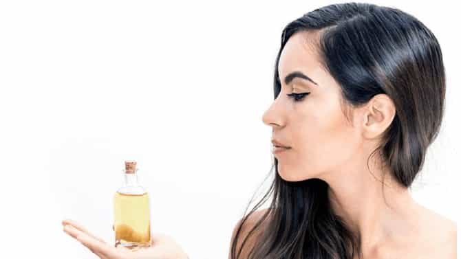 हे तेल चेहऱ्यावर लावा आणि पहा चमत्कार!