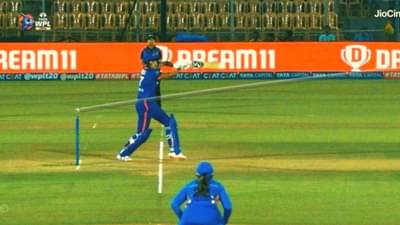 WPL फायनलमध्ये वादग्रस्त निर्णय, शफाली वर्मा बाद की नाबाद तुम्हीच सांगा, पाहा Video