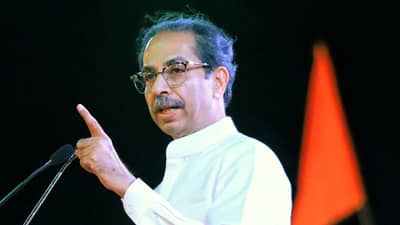 ‘सभेत सुद्धा वाचू का? विचारलं जातं’, उद्धव ठाकरे यांनी एकनाथ शिंदे यांना नेमका काय लगावला टोला