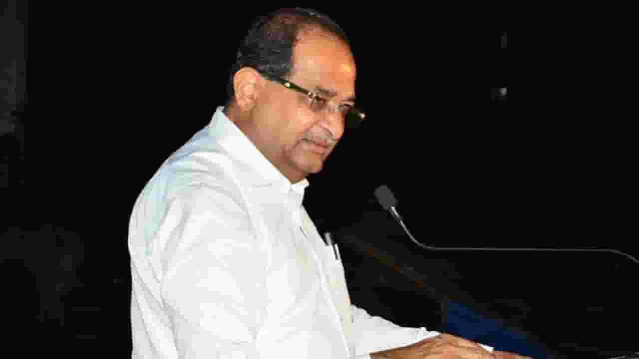 काँग्रेसचं जहाज भरकलेलं; विखे पाटीलांची राहुल गांधीवर ही टीका