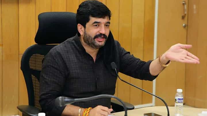 खंडणीबहाद्दरांचा कारनामा; मुरलीधर मोहोळ यांच्या नावाने खंडणीची मागणी खंडणीबहाद्दरांचा कारनामा; मुरलीधर मोहोळ यांच्या नावाने खंडणीची मागणी
