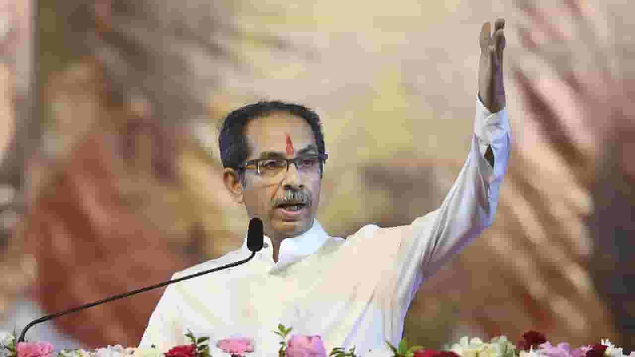 जेव्हा हातातून सगळं जातं तेव्हा माणूस तडफडतो, तसं उद्धव ठाकरे यांचंही झालंय; भाजपच्या वरिष्ठ नेत्याची टीका जेव्हा हातातून सगळं जातं तेव्हा माणूस तडफडतो, तसं उद्धव ठाकरे यांचंही झालंय; भाजपच्या वरिष्ठ नेत्याची टीका