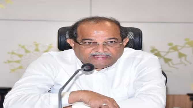 संजय गायकवाड यांना राधाकृष्ण विखे पाटलांचा इशारा, भविष्यात असं चालणार नाही; गायकवाड यांचं विधान कशासाठी?