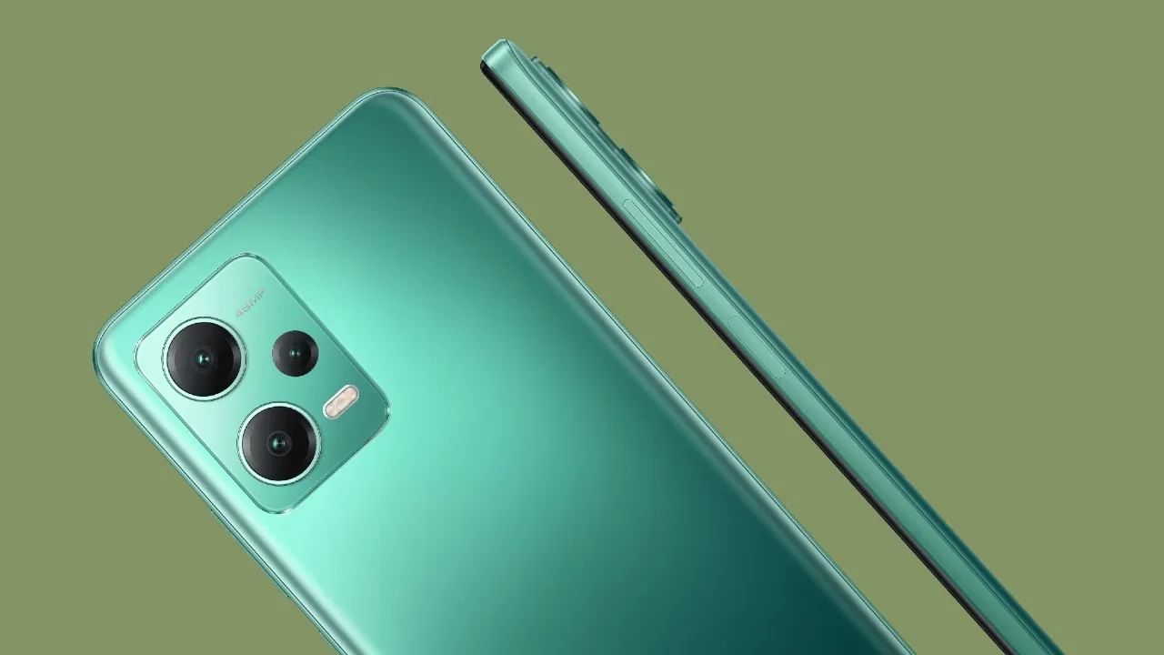 एक्सचेंज ऑफरसह Redmi Note 12 5G स्वस्तात खरेदी करू शकता. ई-कॉमर्स प्लॅटफॉर्मवर 18,999 रुपयांची एक्सचेंज ऑफर आहे. या ऑफरचा फायदा घेण्यासाठी यूजर्सला जुना स्मार्टफोन एक्सचेंज करावा लागेल. यानंतर तुम्हाला या ऑफरचा लाभ मिळेल. एक्सचेंज ऑफर स्मार्टफोनच्या कंडीशनवर आणि मॉडेलवर अवलंबून आहे. जर एक्सचेंज ऑफ पूर्ण मिळाली तर हा स्मार्टफोन फक्त हजार रुपयात मिळेल.  (Photo: Xiaomi)