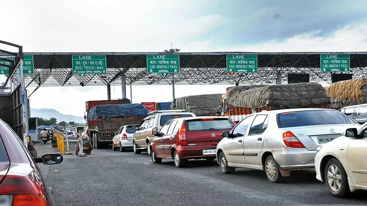 तो गाढ झोपेत, गाडीही दारात अन् फास्टटॅगनं धाडकन् टोल वसूल केला, नेमकं झालं तरी काय?