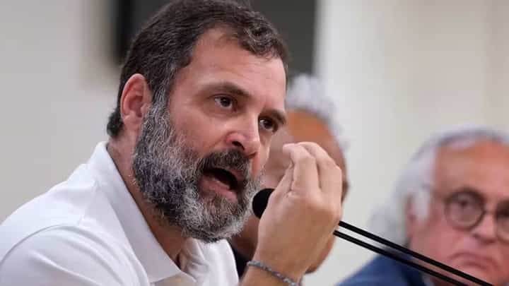 राहुल गांधींचा केंद्रावर निशाणा; म्हणाले, LIC, SBI आणि EPFO पैसा... राहुल गांधींचा केंद्रावर निशाणा; म्हणाले, LIC, SBI आणि EPFO पैसा...