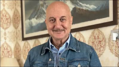 Anupam Kher | अनुपम खेर यांनी चक्क विमानामधील हा व्हिडीओ केला शेअर, अभिनेते म्हणाले...
