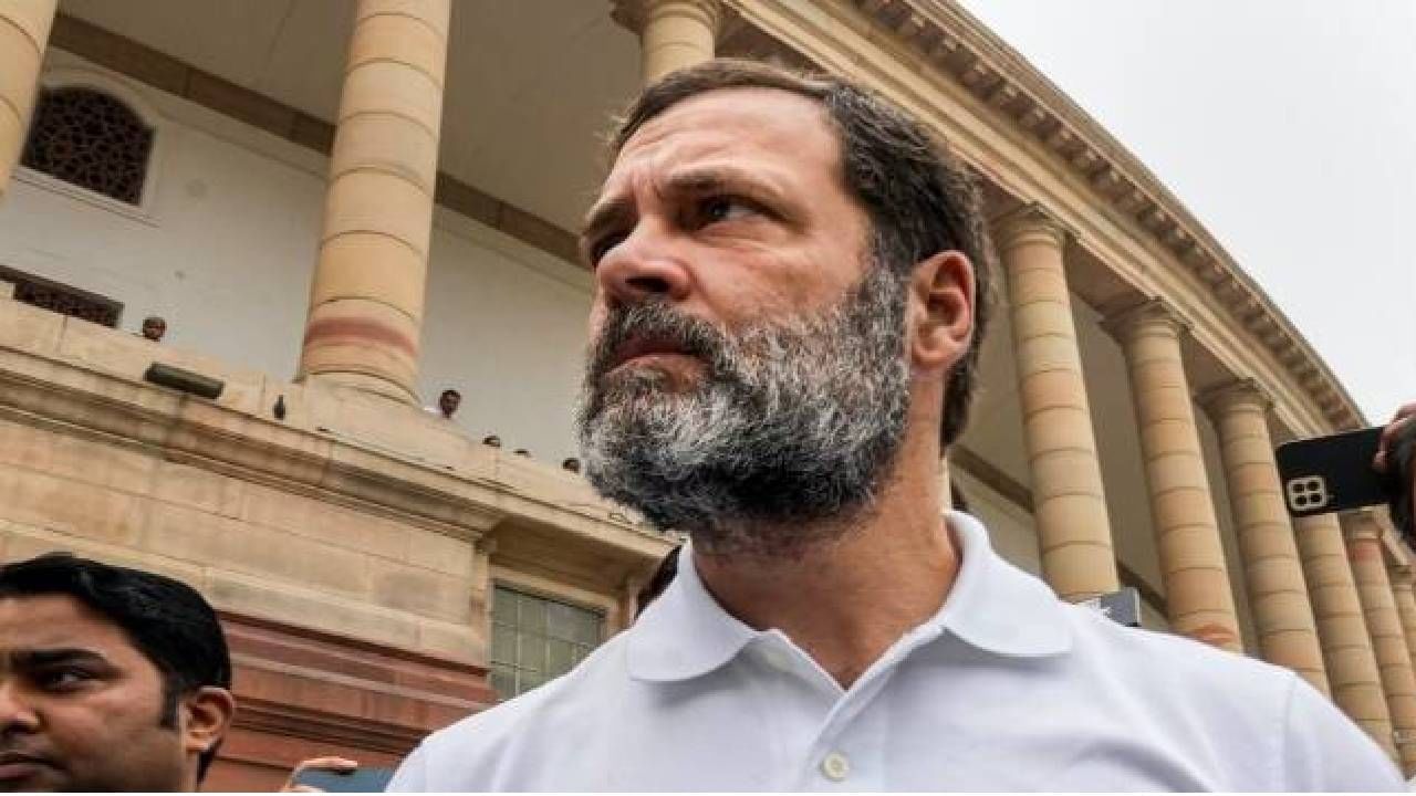 दुग्धाभिषेकानंतर आता राहुल गांधी यांच्यासाठी मशाल मार्च; काँग्रेसनं जशास तसं दिलं उत्तर दुग्धाभिषेकानंतर आता राहुल गांधी यांच्यासाठी मशाल मार्च; काँग्रेसनं जशास तसं दिलं उत्तर
