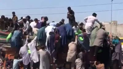 रमजानच्या दिवसातच पाकिस्तानात अन्नासाठी झुंबड; व्हायरल व्हिडीओने डोळ्यात पाणी...