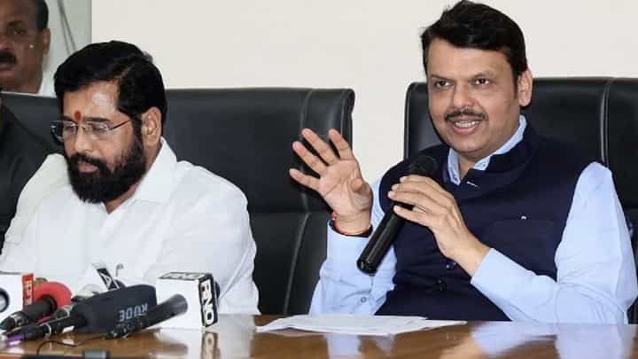 सत्तांतरासाठी 2019 पासूनच शिंदे-फडणवीस आणि माझ्यात 100-150 बैठका झाल्या; शिवसेनेच्या नेत्याचा गौप्यस्फोट सत्तांतरासाठी 2019 पासूनच शिंदे-फडणवीस आणि माझ्यात 100-150 बैठका झाल्या; शिवसेनेच्या नेत्याचा गौप्यस्फोट