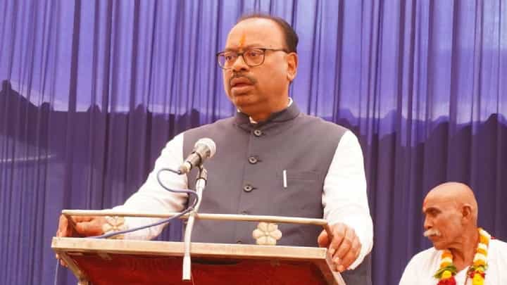 बावणकुळे यांच्या इंदापुरमध्ये झालेल्या सभेवर राष्ट्रवादीच्या नेत्याची खरमरीत टीका, 'तो' कार्यक्रम गुंडांच्या टोळीचा बावणकुळे यांच्या इंदापुरमध्ये झालेल्या सभेवर राष्ट्रवादीच्या नेत्याची खरमरीत टीका, 'तो' कार्यक्रम गुंडांच्या टोळीचा