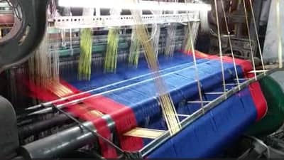 नऊवारी साडीला आले वाईट दिवस, बाजारातील परिस्थिती काय?; कारखानदार म्हणतात,...