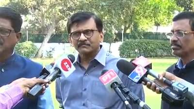 फटे लेकिन हटे नहीं संजय राऊत यांचा कुणाला इशारा? कोर्टाच्या समन्सवरुन राऊत यांचा कुणावर घणाघात?