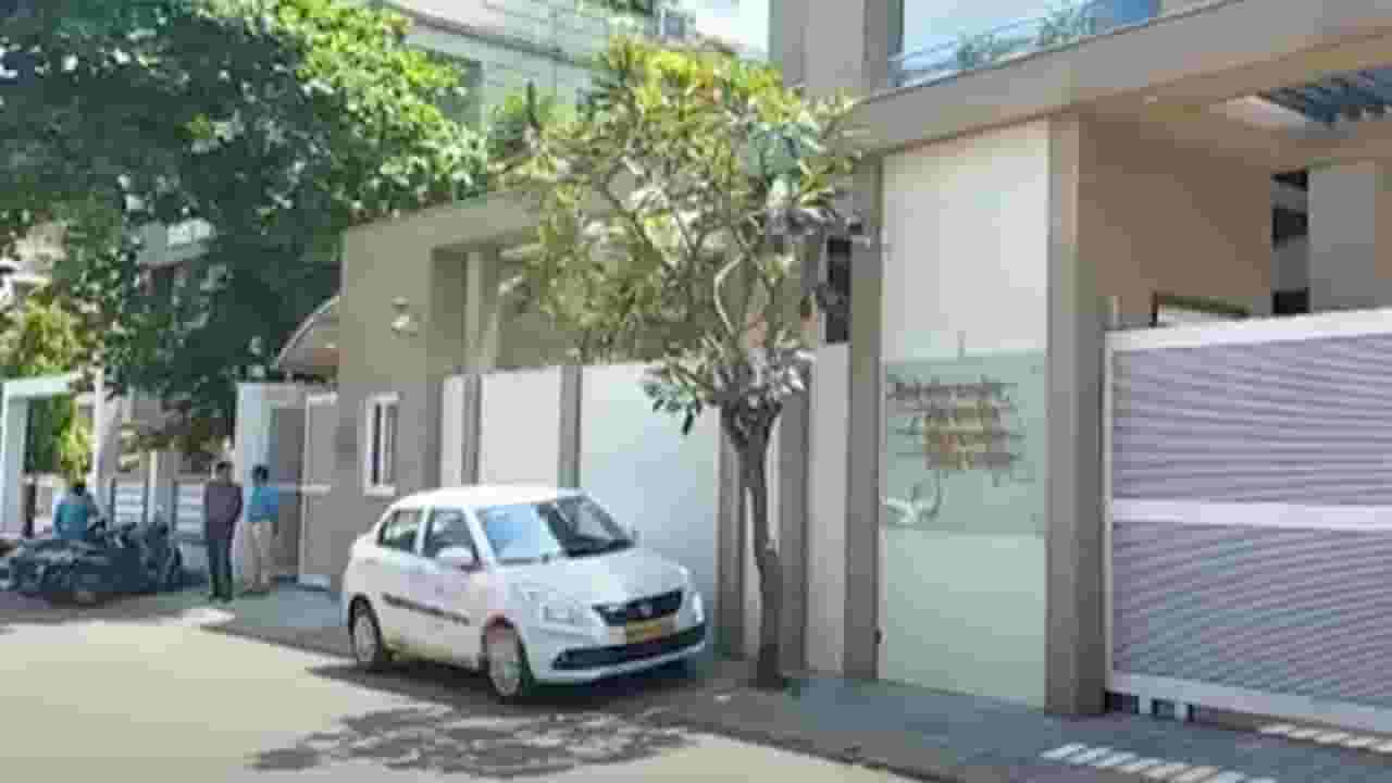 ‘देवेंद्र फडणवीस यांच्या घराबाहेर बॉम्ब…’, 'त्या' फेक कॉलनंतर नागपूर पोलीस सतर्क अन् ...