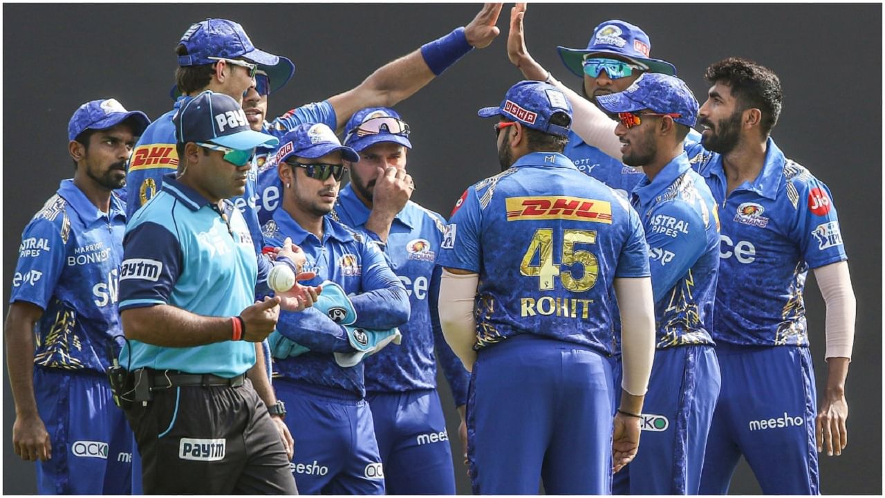 IPL 2023 : आरसीबी विरुद्धच्या पहिल्या सामन्यात रोहित शर्मा तेंडुलकरला देणार संधी ! अशी असू शकते प्लेईंग इलेव्हन IPL 2023 : आरसीबी विरुद्धच्या पहिल्या सामन्यात रोहित शर्मा तेंडुलकरला देणार संधी ! अशी असू शकते प्लेईंग इलेव्हन