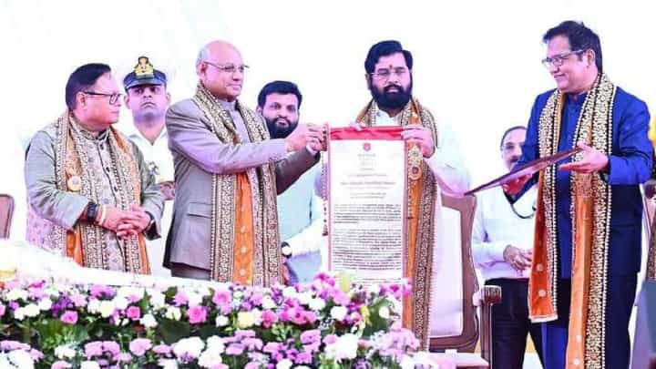 ... आता डॉक्टर, पण याच्याआधीही छोटे - मोठे ऑपरेशन; CM शिंदे मिश्किल वक्तव्य ... आता डॉक्टर, पण याच्याआधीही छोटे - मोठे ऑपरेशन; CM शिंदे मिश्किल वक्तव्य
