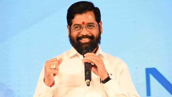 आदित्य ठाकरे यांची नाईटलाइफ संकल्पना मोडीत काढणार, शिवसेना 'हा' नवा उपक्रम राबवणार आदित्य ठाकरे यांची नाईटलाइफ संकल्पना मोडीत काढणार, शिवसेना 'हा' नवा उपक्रम राबवणार