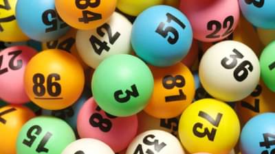 मोठ्या रकमेची लॉटरी एकाच वेळी दोघांना लागली, मग हा निर्णय घेतला! कौतुकास्पद