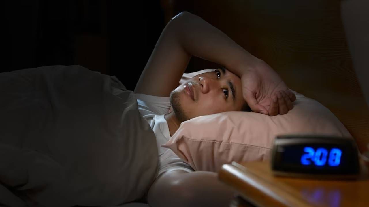 कमी झोपेमुळे धमन्या होतात ब्लॉक, वाढतो हार्ट ॲटॅकचा धोका, वाचा संशोधन काय सांगतं ?