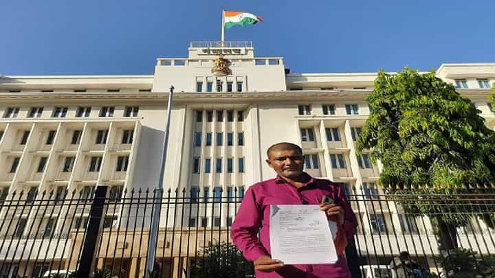 दर्शन सोलंकी प्रकरणाला नवे वळण; पोलिसांनी छळ केला, दर्शन सोळंखीच्या वडिलांचा आरोप दर्शन सोलंकी प्रकरणाला नवे वळण; पोलिसांनी छळ केला, दर्शन सोळंखीच्या वडिलांचा आरोप