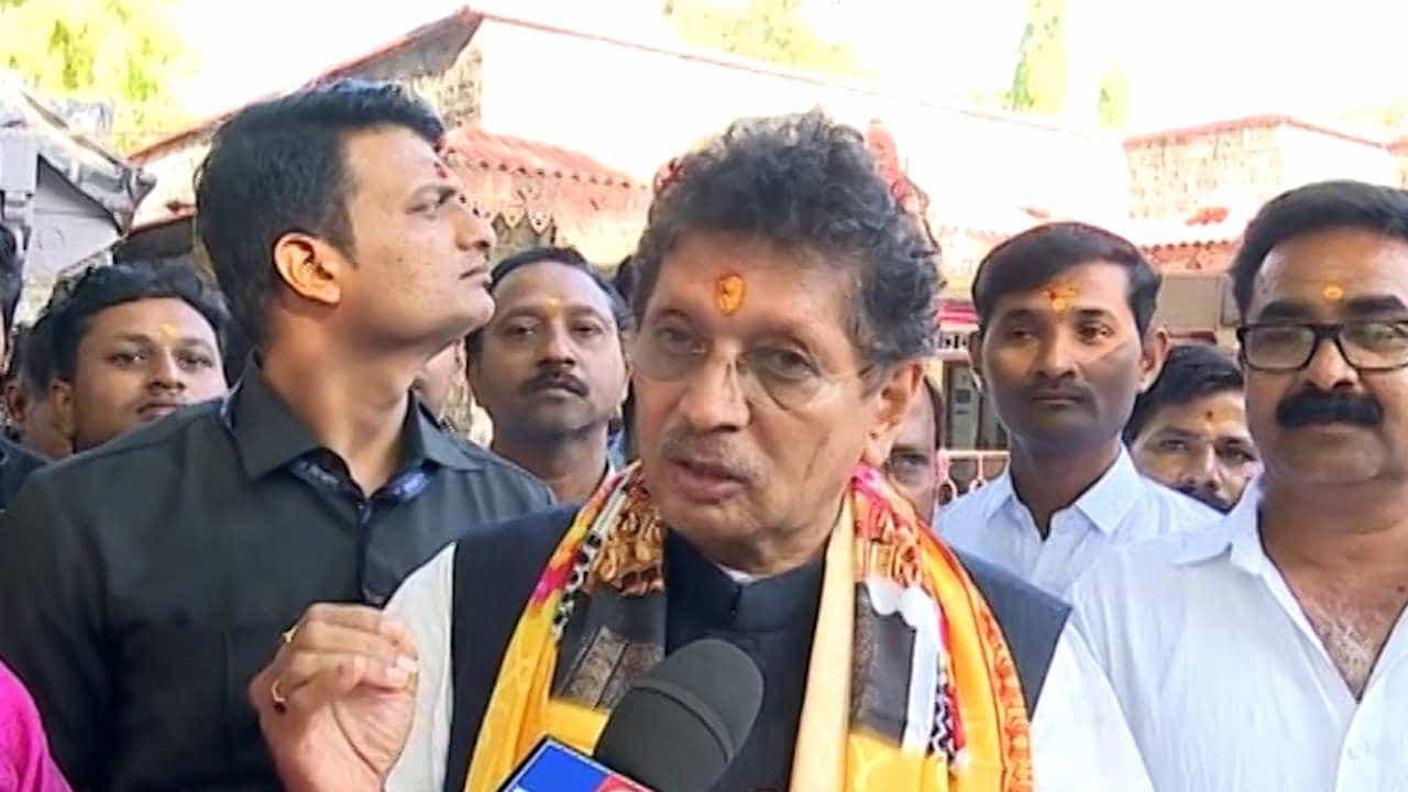 रामनवमीच्या दिवशी मंत्री दीपक केसरकर साईंच्या चरणी; म्हणाले, प्रभू श्रीरामाची सेवा... रामनवमीच्या दिवशी मंत्री दीपक केसरकर साईंच्या चरणी; म्हणाले, प्रभू श्रीरामाची सेवा...