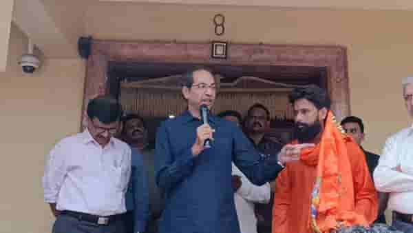 1000 किलोमीटर चालत ते मातोश्रीवर आले... ऊन, वारा, पावसाचीही तमा नाही; एकच ध्यास हुकूमशाहीला विरोध