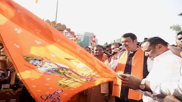 आधुनिक वाल्मिकी 'गदिमां'च्या शब्दातले रामजन्माचे हे वर्णन अवीट आहे. प्रभु श्रीरामचंद्र यांचा हिंदू जनमानसावरील गेली हजारो वर्षे असणारा प्रभावही त्यापेक्षा दृढ आहे.