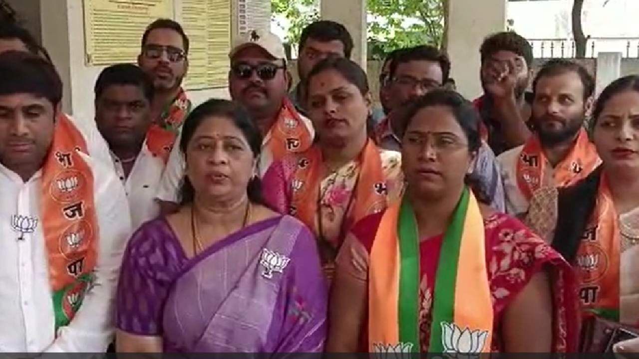 स्वच्छता अभियानात येथे शिरले राजकारण; निवडणुकीपूर्वीच भाजप आणि शिवसेनेत वादाची ठिणगी? स्वच्छता अभियानात येथे शिरले राजकारण; निवडणुकीपूर्वीच भाजप आणि शिवसेनेत वादाची ठिणगी?