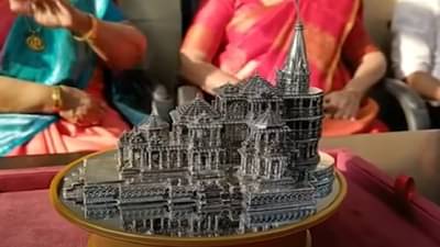 सव्वा किलो चांदीतून साकारली अयोध्या राम मंदिराची प्रतिकृती, बघा झलक