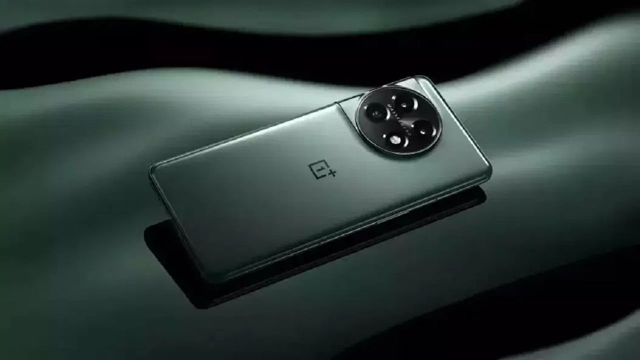 The OnePlus 11 5G smartphone has a base price of Rs 56,999.  However, the price of this smartphone has been fixed at Rs 55,399 on the e-commerce website.  But you can buy this smartphone cheaper through some offers.  (Photo-Oneplus)